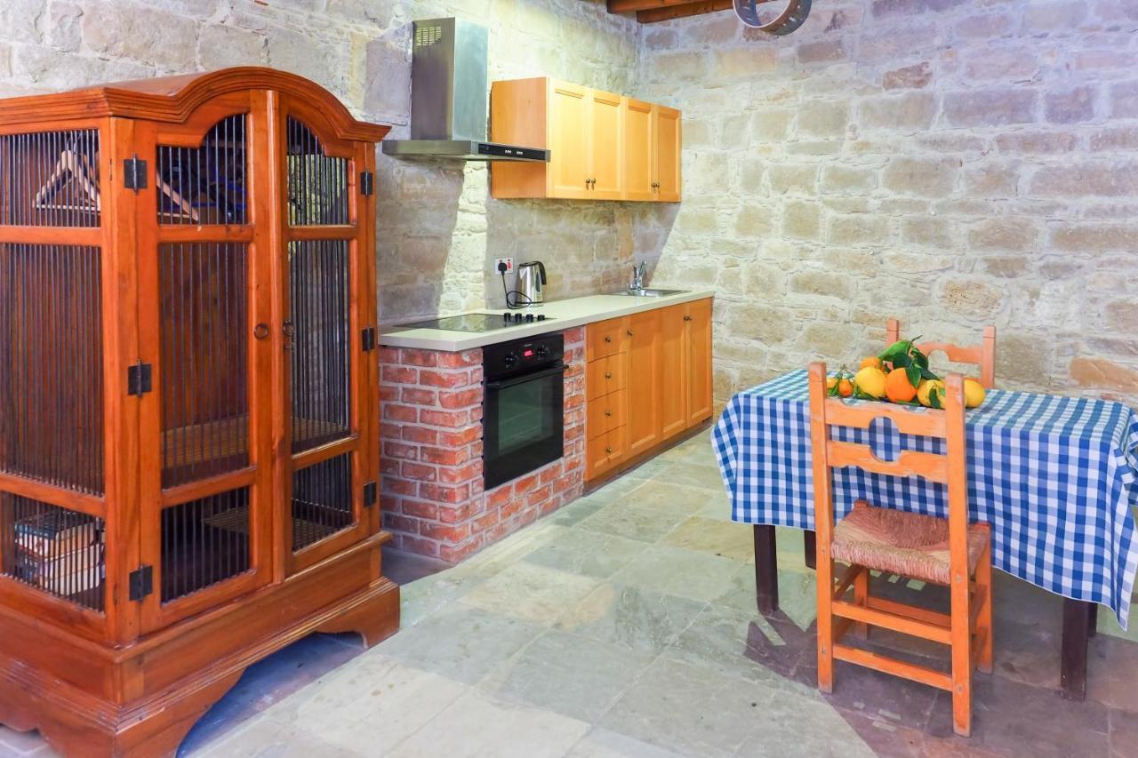 Zoes Traditional Apartments, Bed & Breakfast Ларнака Экстерьер фото